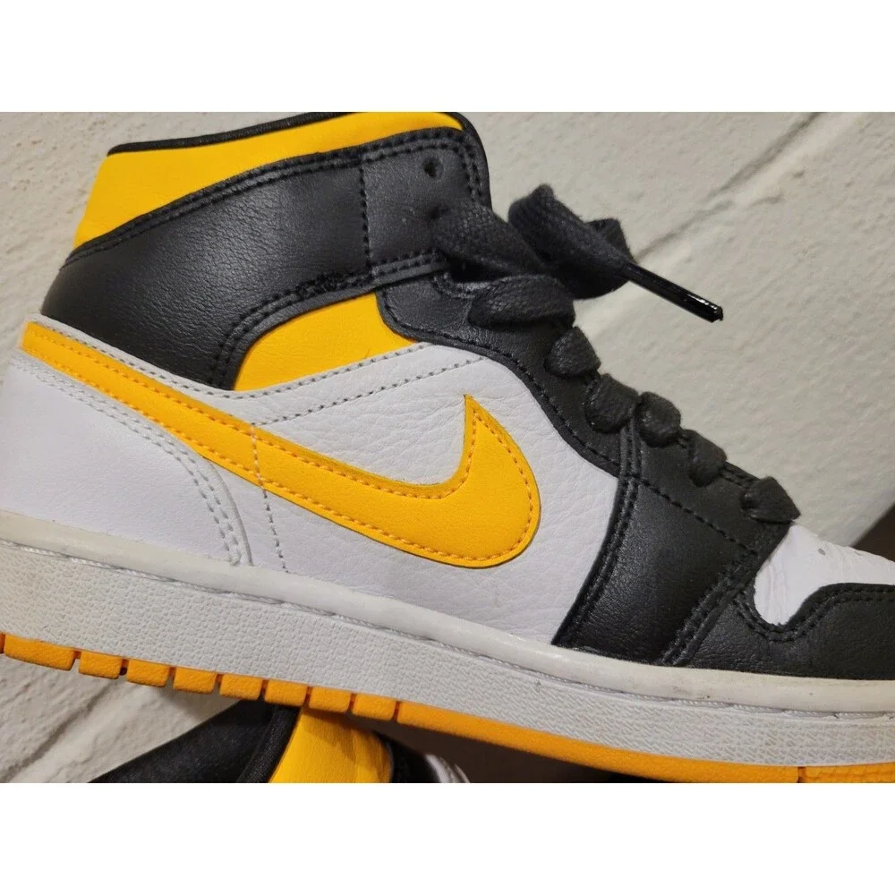 Wmns Air Jordan 1 Mid SE 